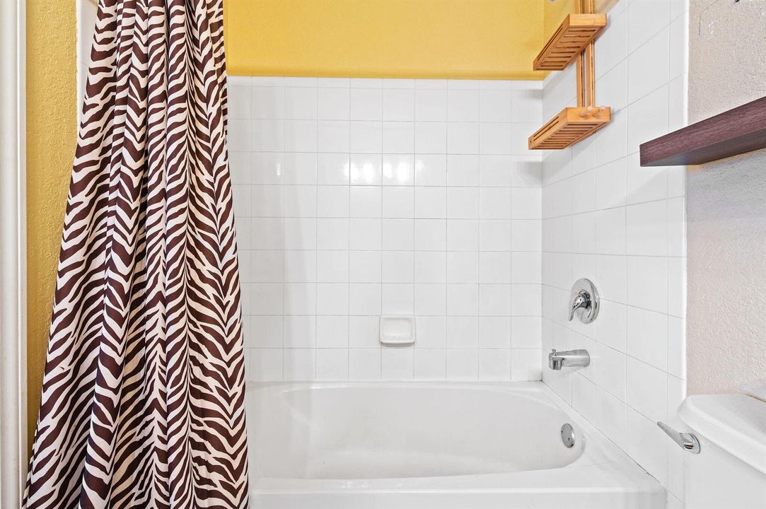 20-web-or-mls-5628-nw-99th-ln