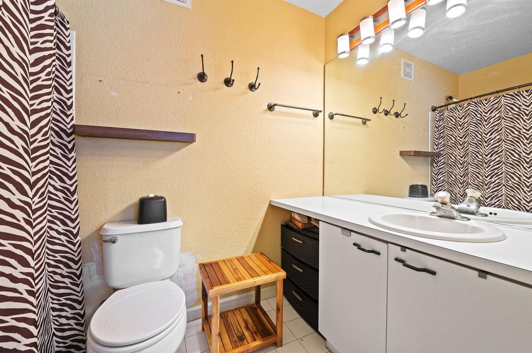 19-web-or-mls-5628-nw-99th-ln
