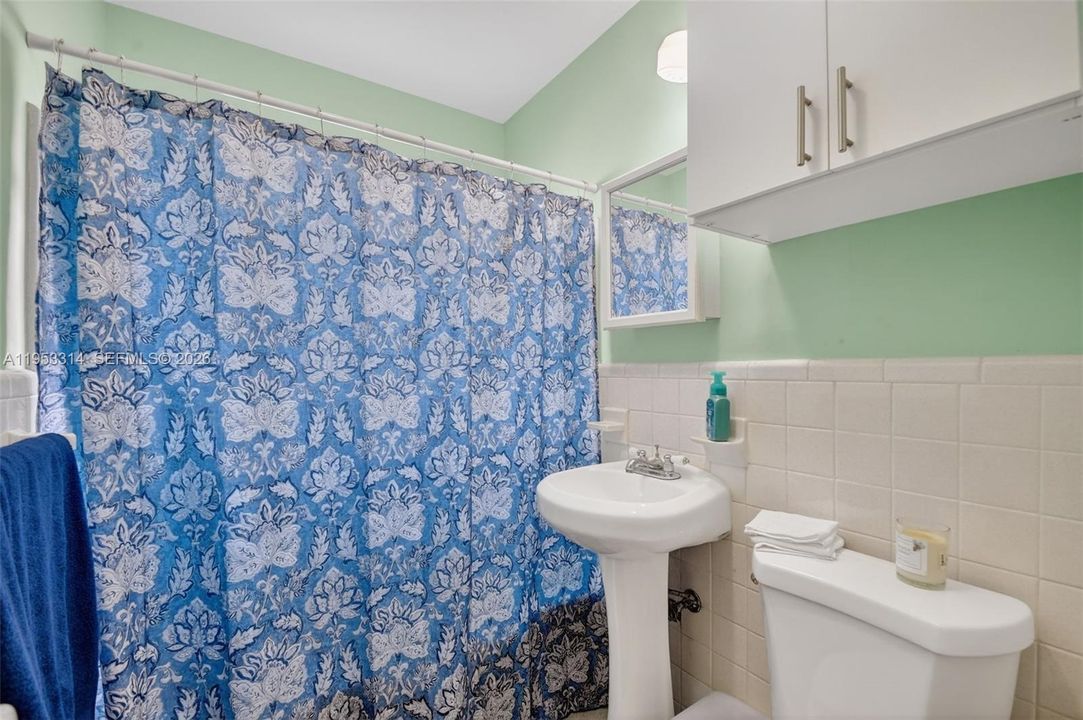 En Venta: $575,000 (4 camas, 3 baños, 2084 Pies cuadrados)