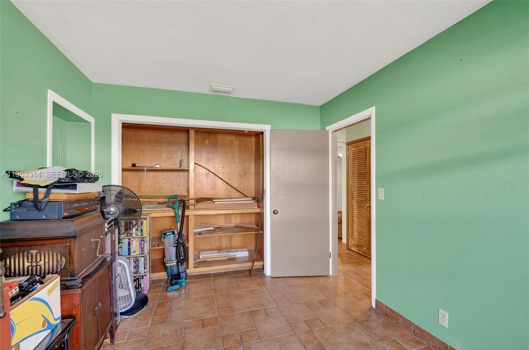 En Venta: $575,000 (4 camas, 3 baños, 2084 Pies cuadrados)