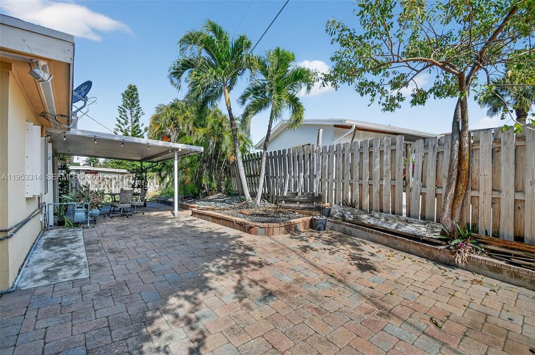 En Venta: $575,000 (4 camas, 3 baños, 2084 Pies cuadrados)