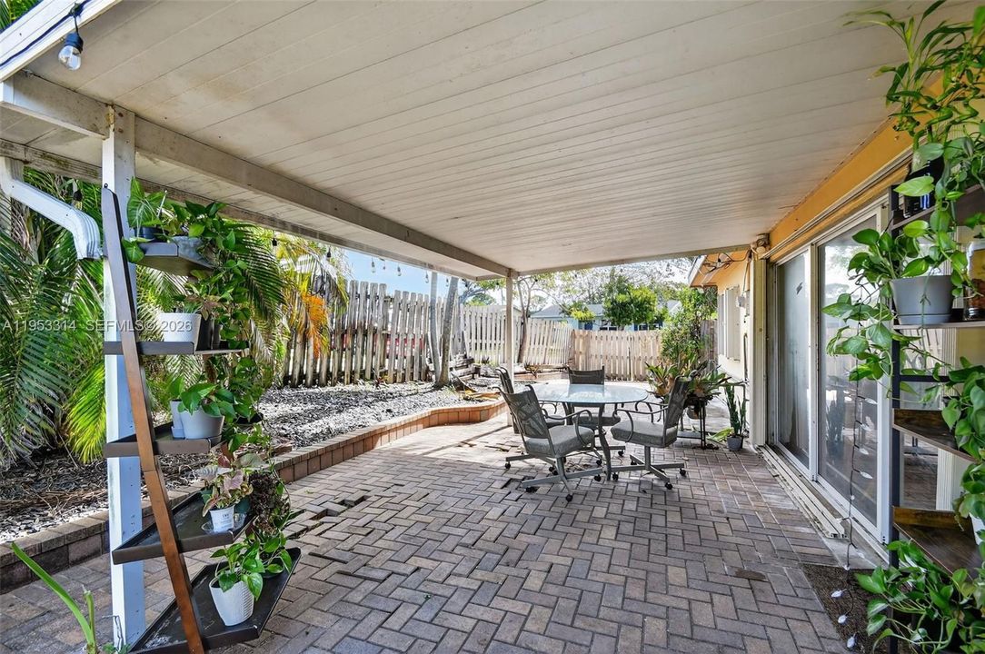 En Venta: $575,000 (4 camas, 3 baños, 2084 Pies cuadrados)