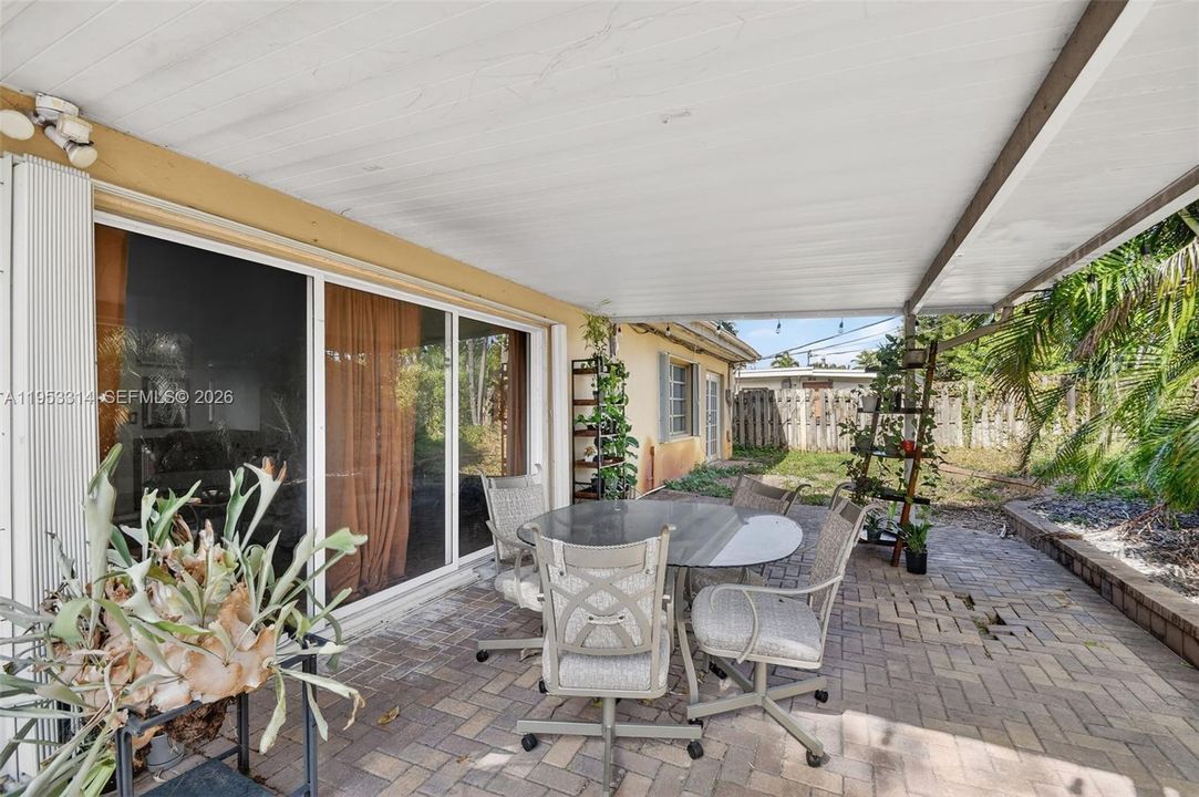 En Venta: $575,000 (4 camas, 3 baños, 2084 Pies cuadrados)