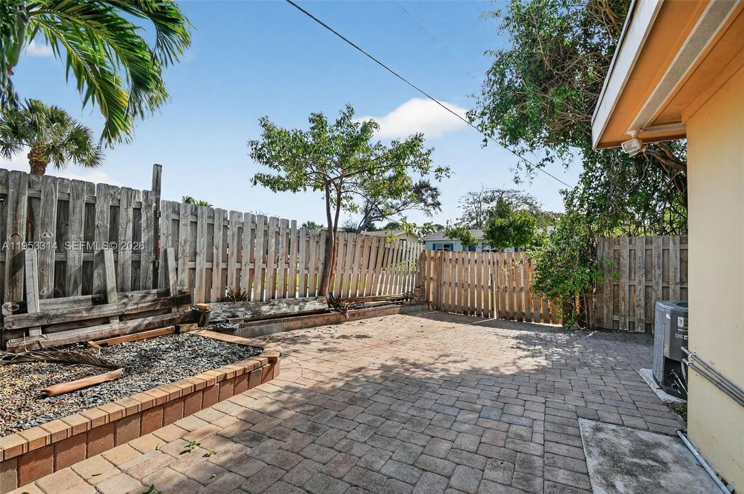 En Venta: $575,000 (4 camas, 3 baños, 2084 Pies cuadrados)
