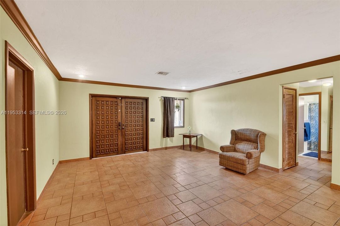 En Venta: $575,000 (4 camas, 3 baños, 2084 Pies cuadrados)