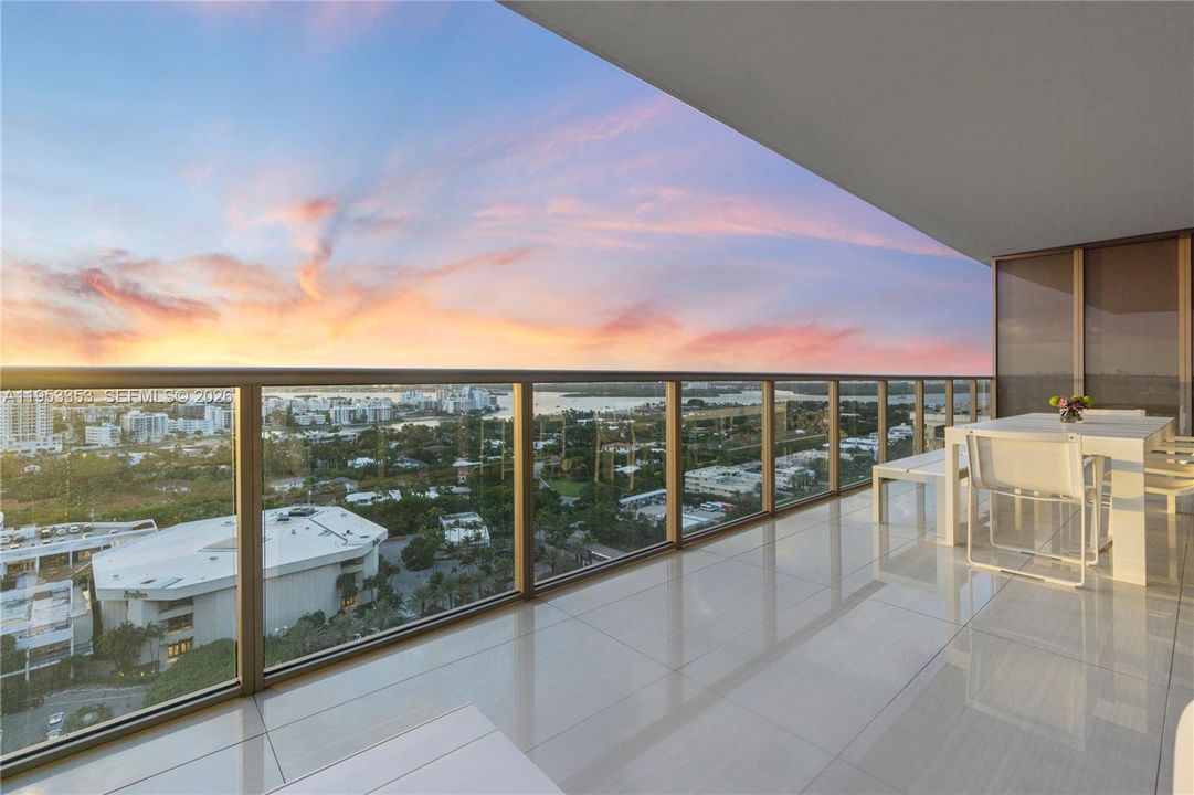 For Sale: $3,900,000 (2 beds, 2 baths, 1599 Square Feet)