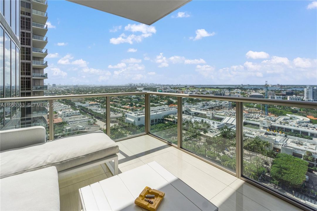 For Sale: $3,900,000 (2 beds, 2 baths, 1599 Square Feet)