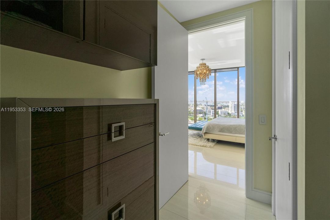 For Sale: $3,900,000 (2 beds, 2 baths, 1599 Square Feet)