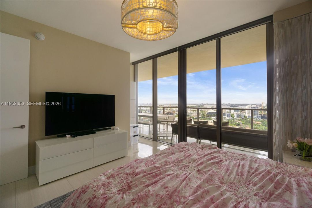 For Sale: $3,900,000 (2 beds, 2 baths, 1599 Square Feet)