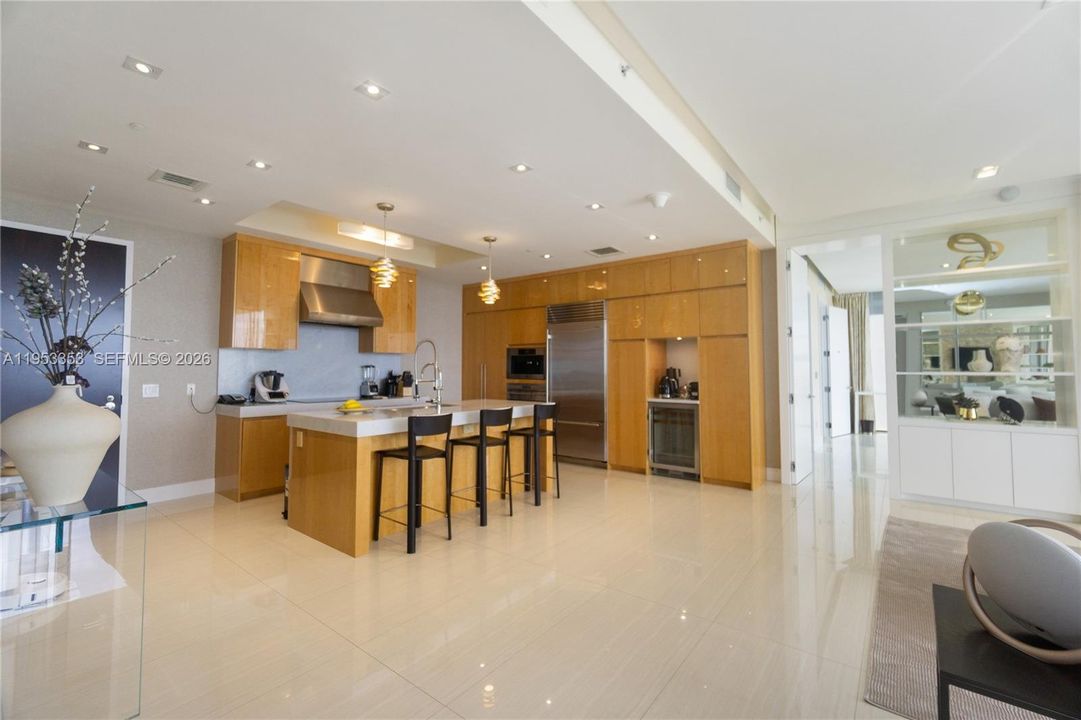 For Sale: $3,900,000 (2 beds, 2 baths, 1599 Square Feet)