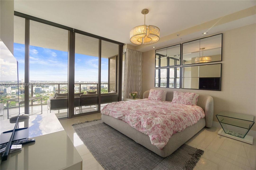 For Sale: $3,900,000 (2 beds, 2 baths, 1599 Square Feet)