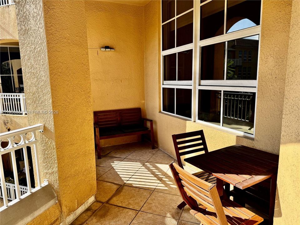 For Sale: $539,900 (2 beds, 2 baths, 1343 Square Feet)