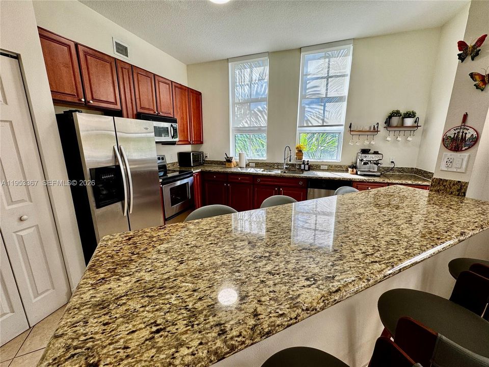 For Sale: $539,900 (2 beds, 2 baths, 1343 Square Feet)