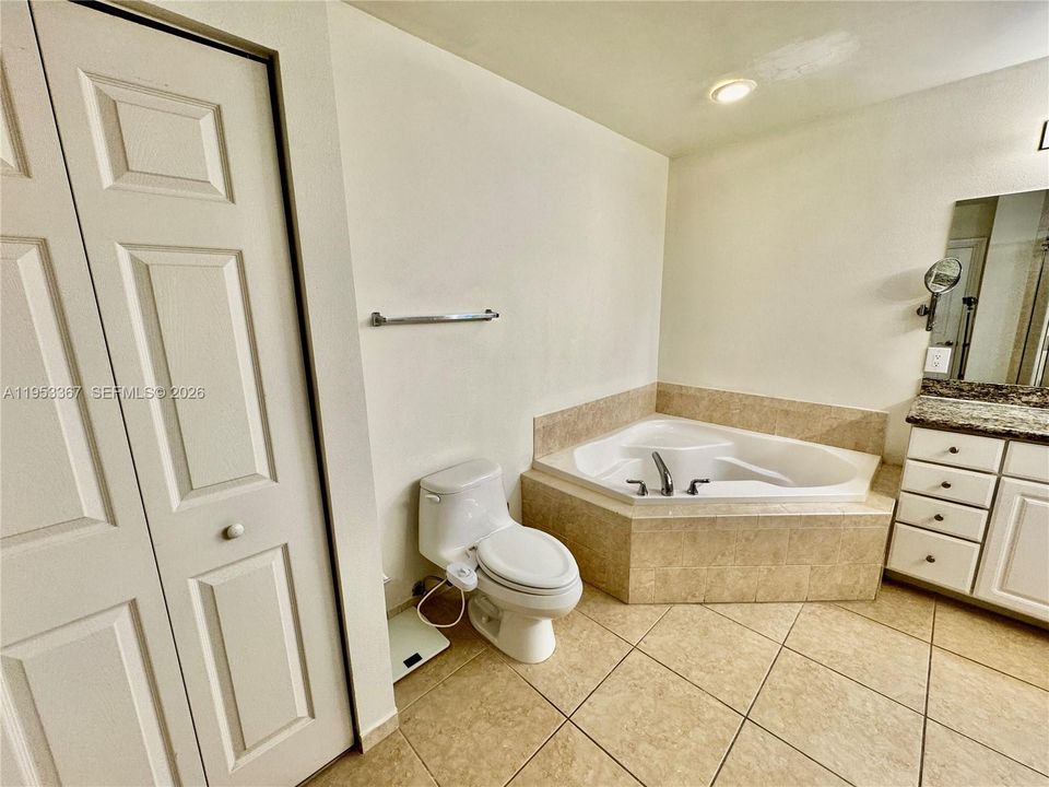 For Sale: $539,900 (2 beds, 2 baths, 1343 Square Feet)