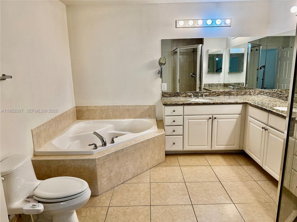 For Sale: $539,900 (2 beds, 2 baths, 1343 Square Feet)