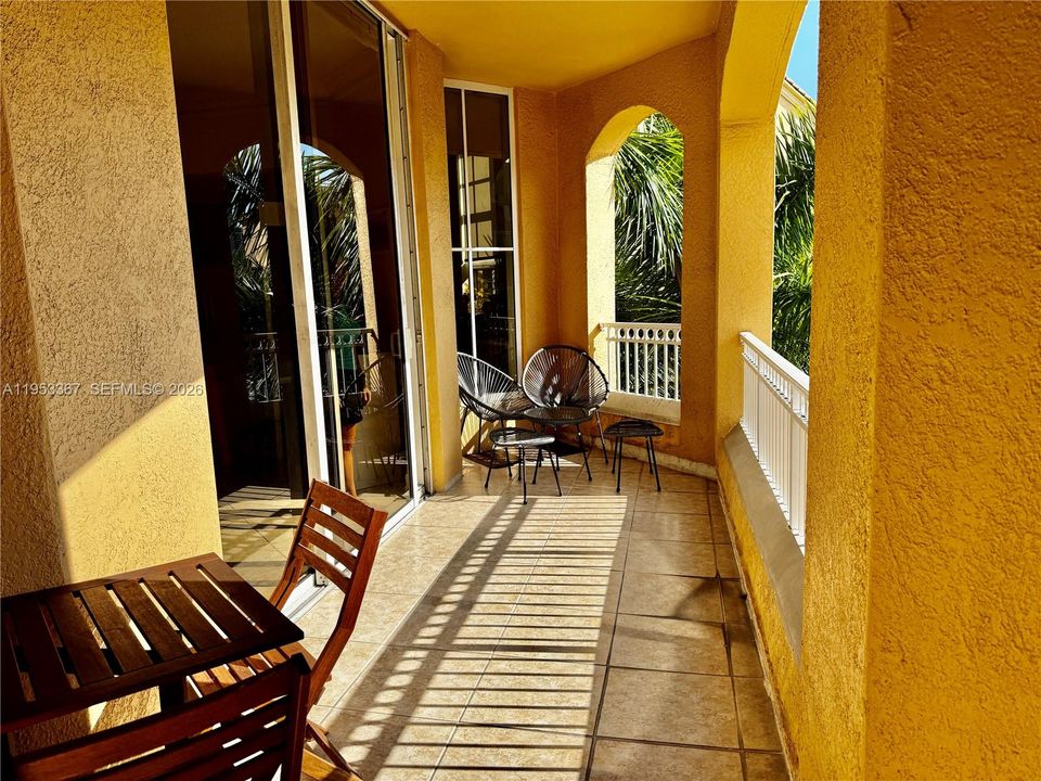 For Sale: $539,900 (2 beds, 2 baths, 1343 Square Feet)