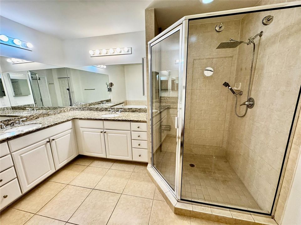 For Sale: $539,900 (2 beds, 2 baths, 1343 Square Feet)