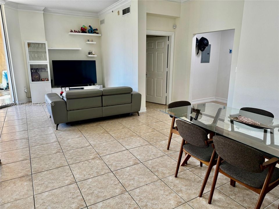 For Sale: $539,900 (2 beds, 2 baths, 1343 Square Feet)