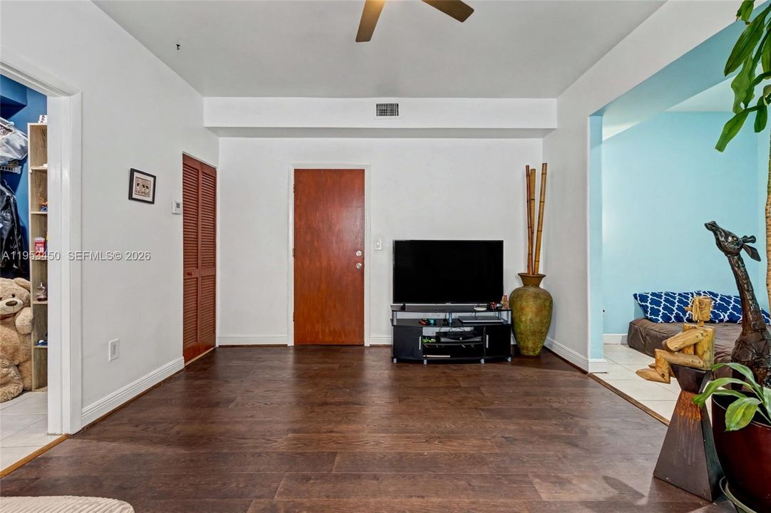 En Venta: $183,000 (0 camas, 1 baños, 445 Pies cuadrados)