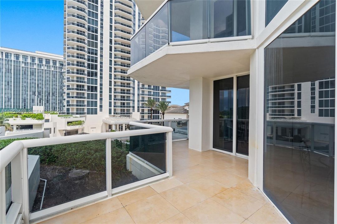 For Sale: $1,189,000 (2 beds, 2 baths, 1380 Square Feet)