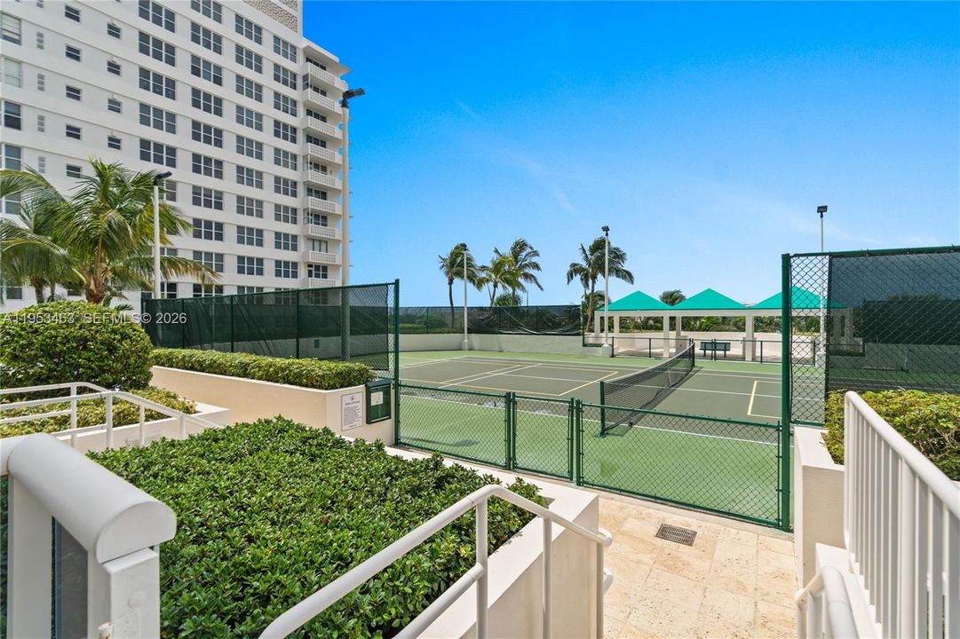 For Sale: $1,189,000 (2 beds, 2 baths, 1380 Square Feet)