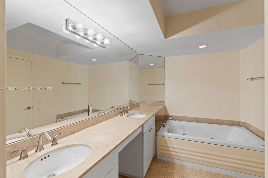 For Sale: $1,189,000 (2 beds, 2 baths, 1380 Square Feet)