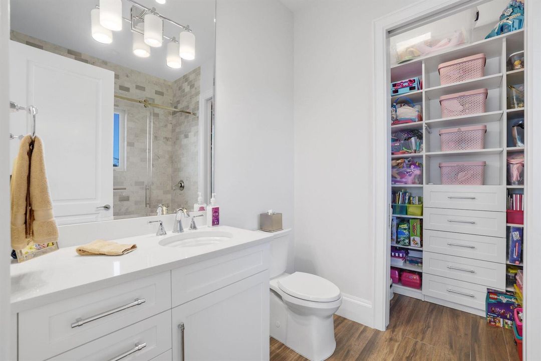 3700 Northeast 24th Ave - 69.jpg-SMALL