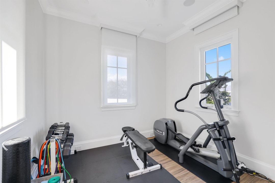 3700 Northeast 24th Ave - 83.jpg-SMALL
