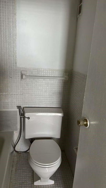 For Sale: $170,000 (1 beds, 1 baths, 865 Square Feet)
