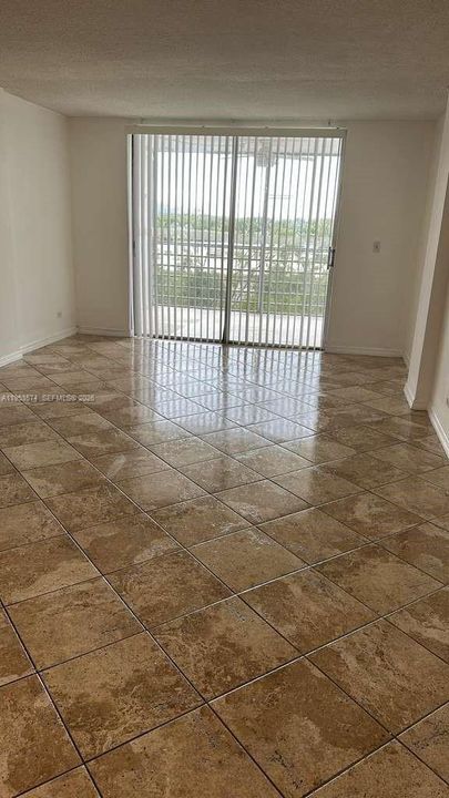 For Sale: $170,000 (1 beds, 1 baths, 865 Square Feet)