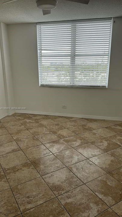For Sale: $170,000 (1 beds, 1 baths, 865 Square Feet)