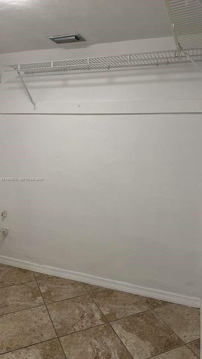 For Sale: $170,000 (1 beds, 1 baths, 865 Square Feet)