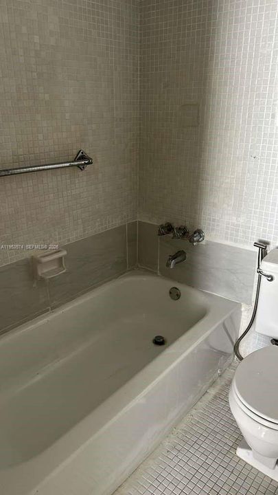 For Sale: $170,000 (1 beds, 1 baths, 865 Square Feet)
