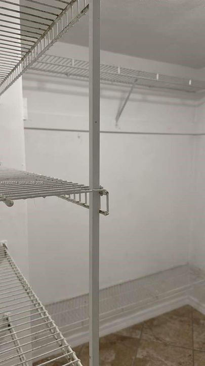 For Sale: $170,000 (1 beds, 1 baths, 865 Square Feet)