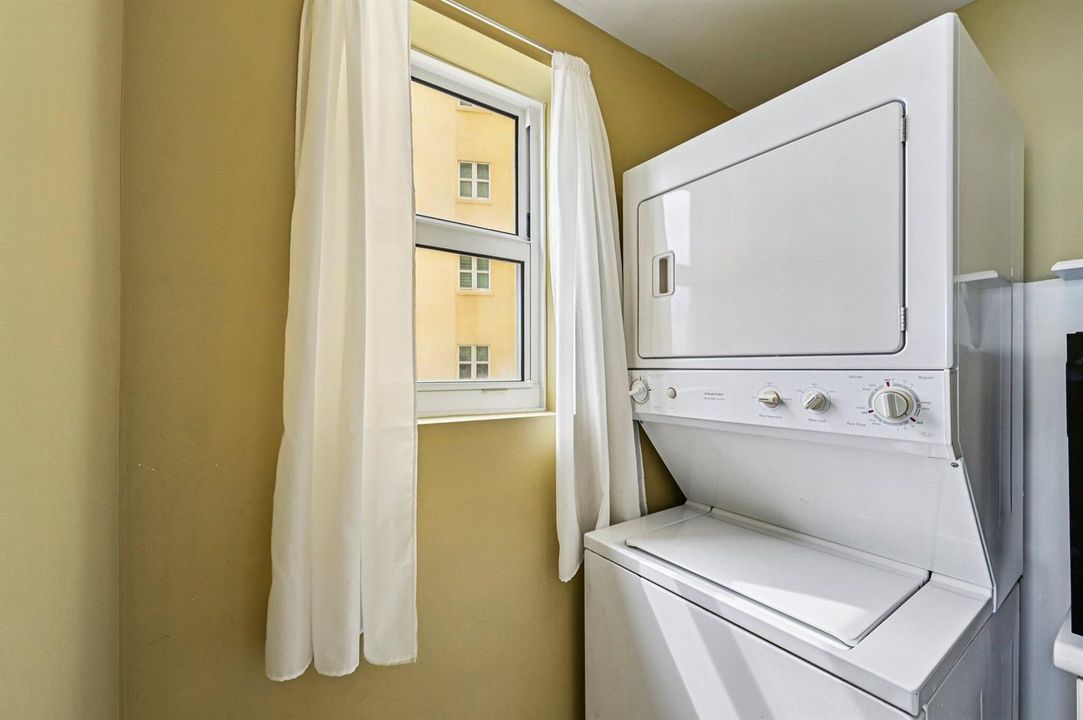 28-web-or-mls-Lake Shore Dr 1006-0406-02
