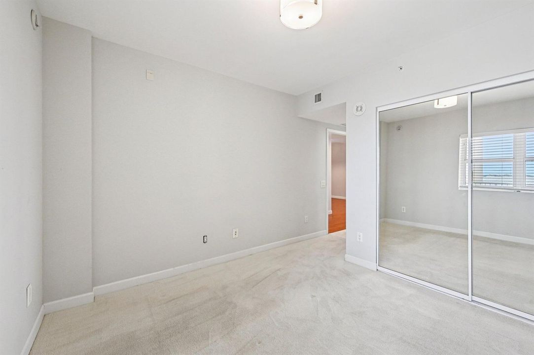 22-web-or-mls-Lake Shore Dr 1006-0406-02
