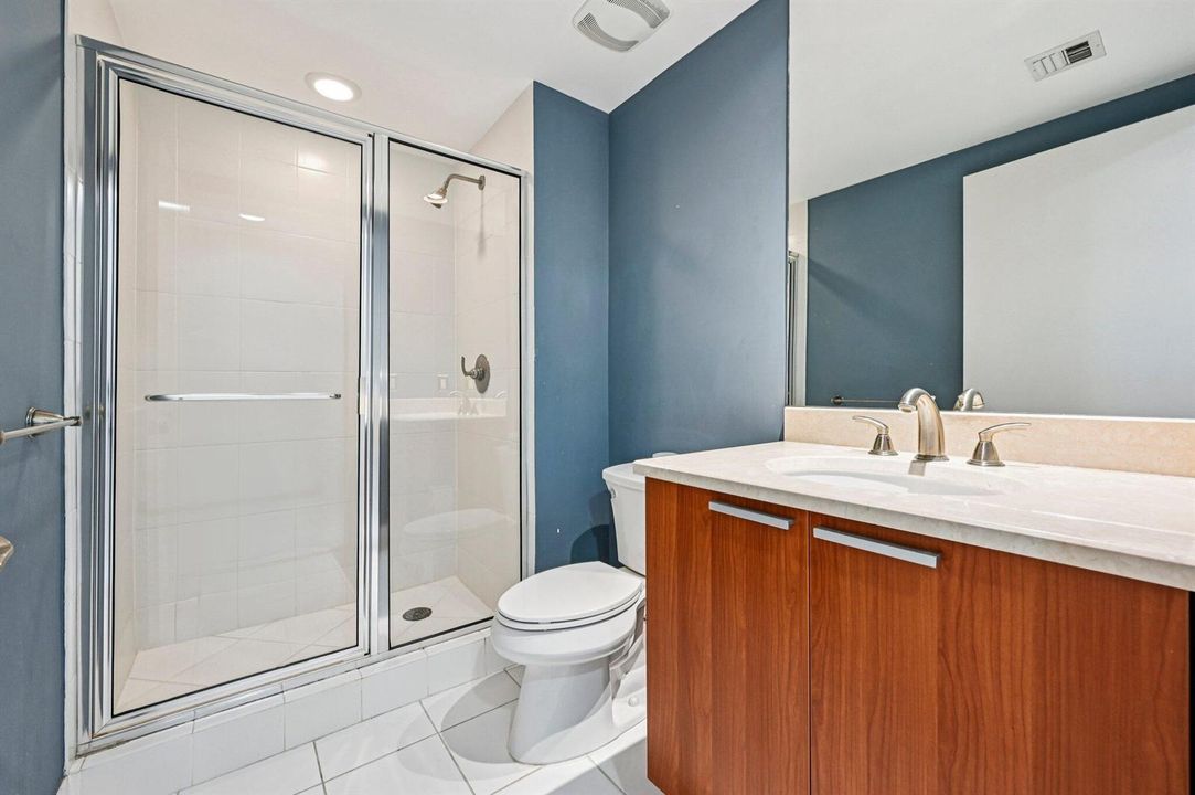 19-web-or-mls-Lake Shore Dr 1006-0406-01
