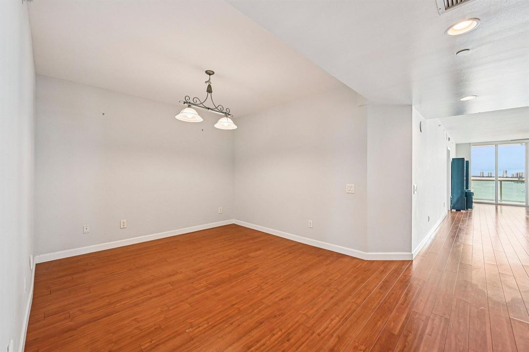 24-web-or-mls-Lake Shore Dr 1006-0406-02