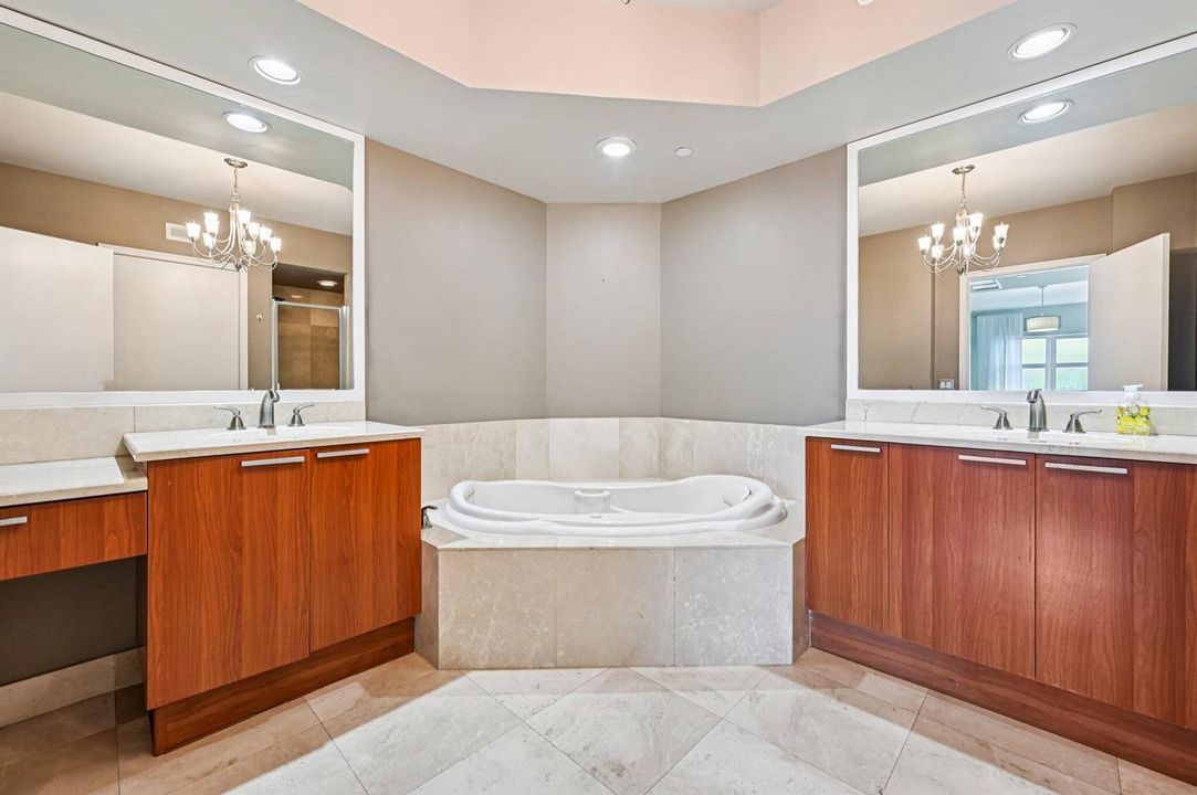 14-web-or-mls-Lake Shore Dr 1006-0406-01