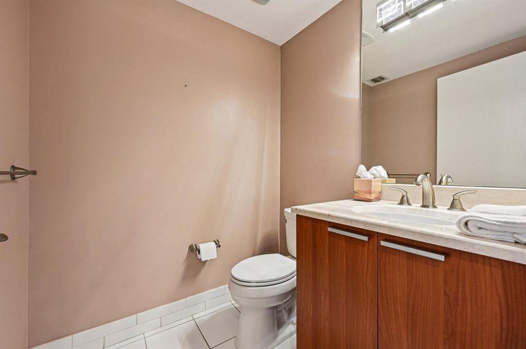 25-web-or-mls-Lake Shore Dr 1006-0406-02