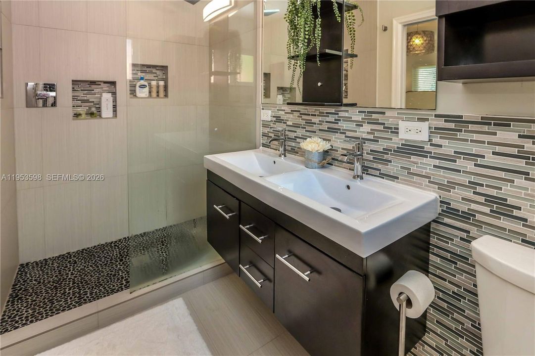 Activo con contrato: $1,149,000 (3 camas, 3 baños, 1915 Pies cuadrados)