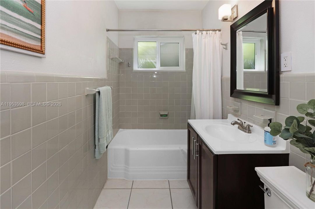 Activo con contrato: $1,149,000 (3 camas, 3 baños, 1915 Pies cuadrados)