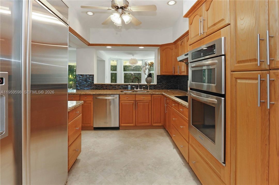 Activo con contrato: $1,149,000 (3 camas, 3 baños, 1915 Pies cuadrados)