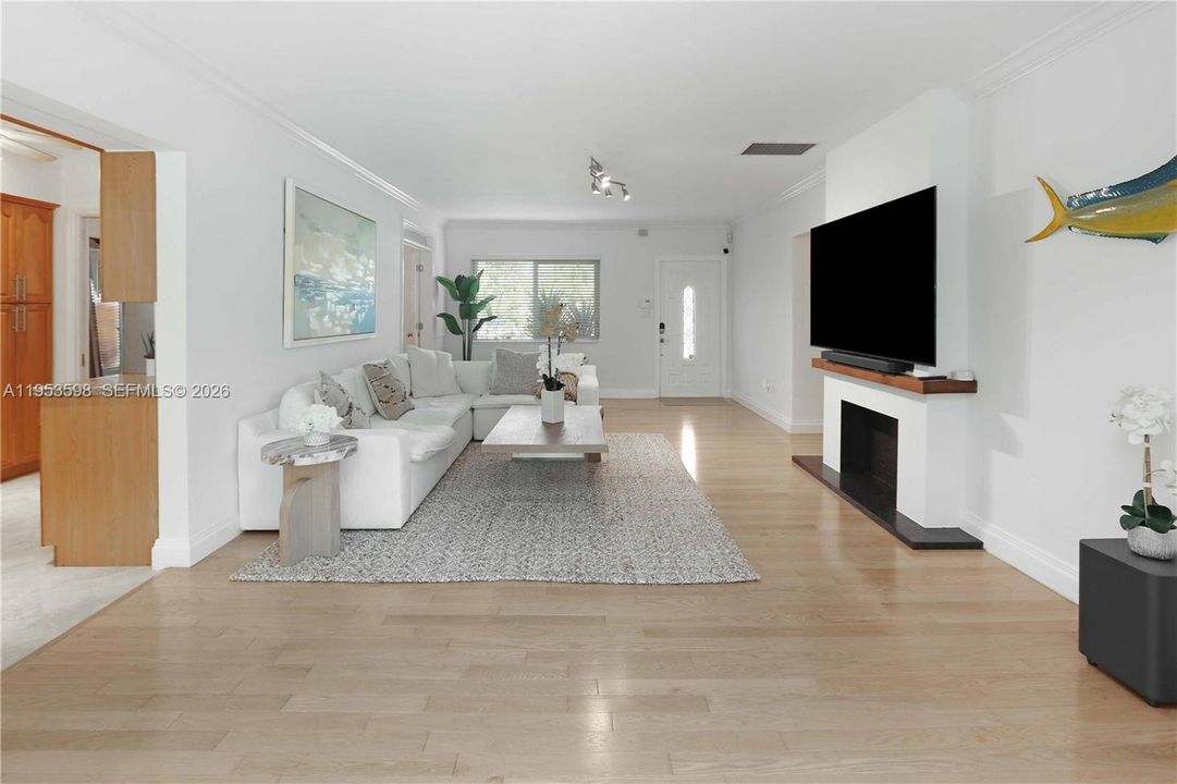 Activo con contrato: $1,149,000 (3 camas, 3 baños, 1915 Pies cuadrados)