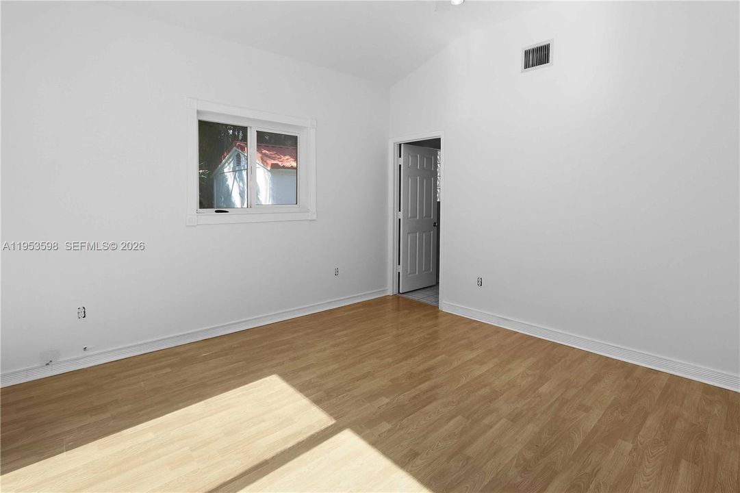 Activo con contrato: $1,149,000 (3 camas, 3 baños, 1915 Pies cuadrados)
