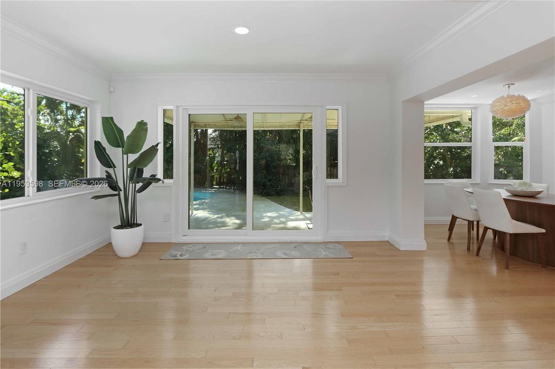 Activo con contrato: $1,149,000 (3 camas, 3 baños, 1915 Pies cuadrados)