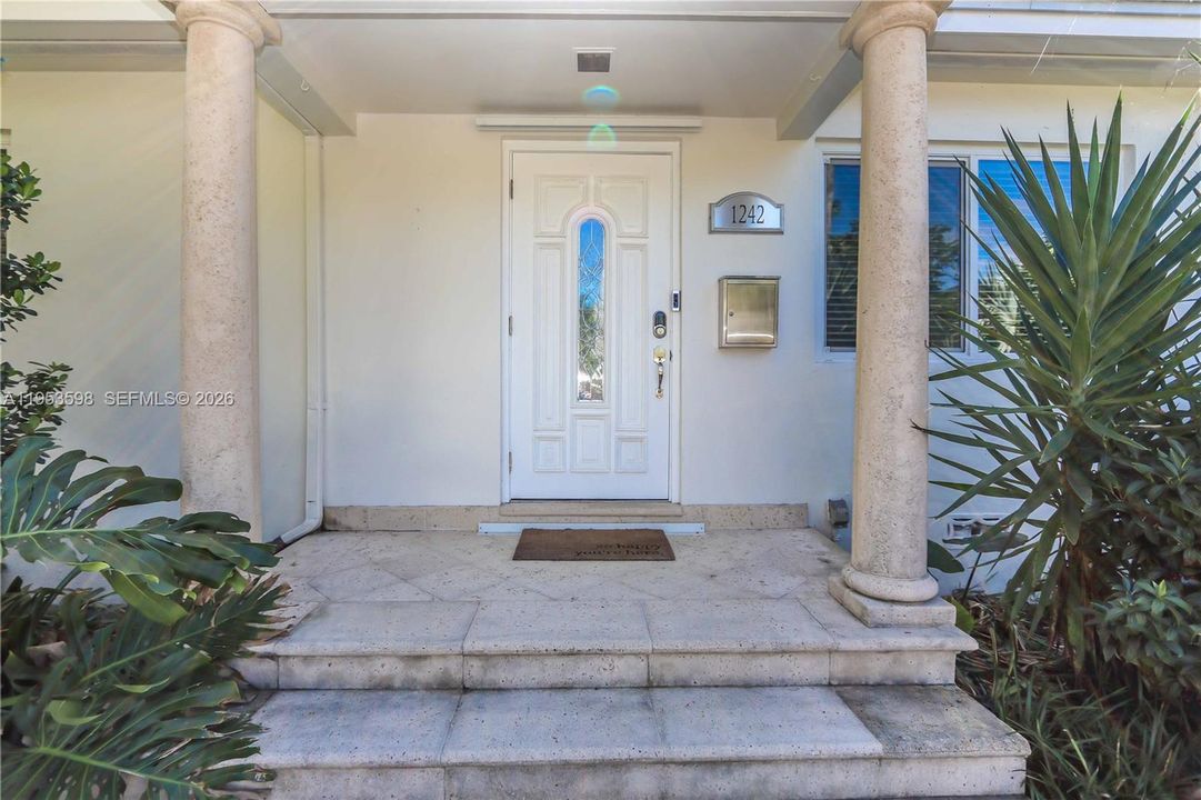 Activo con contrato: $1,149,000 (3 camas, 3 baños, 1915 Pies cuadrados)