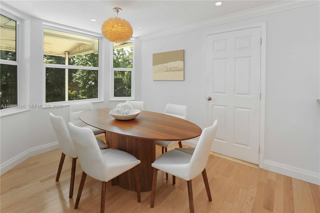 Activo con contrato: $1,149,000 (3 camas, 3 baños, 1915 Pies cuadrados)