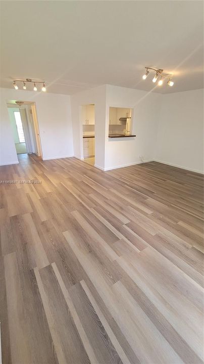 На продажу: $94,900 (1 спален, 1 ванн, 720 Квадратных фут)