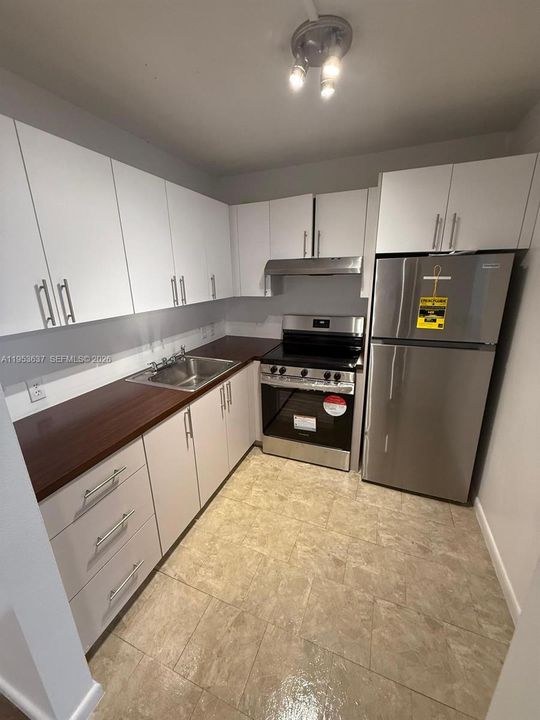 На продажу: $94,900 (1 спален, 1 ванн, 720 Квадратных фут)
